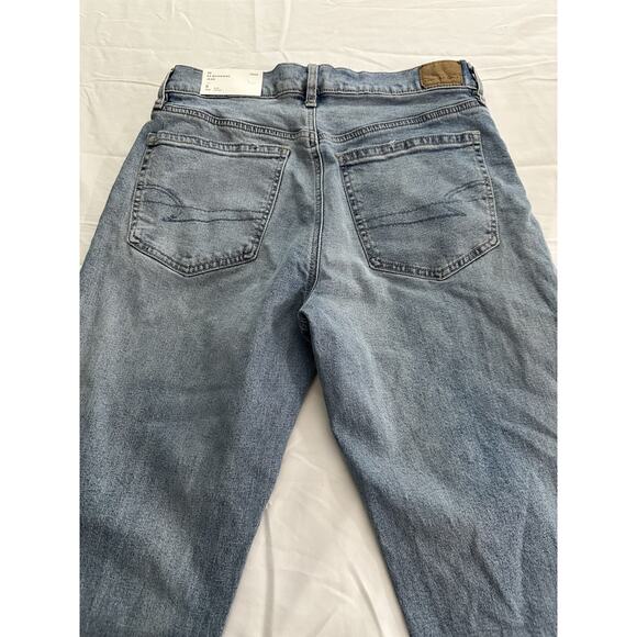 American Eagle Ex-Boyfriend STRIGID Blue Distressed Light Wash Jeans 8 Short NWT - Picture 4 of 12
